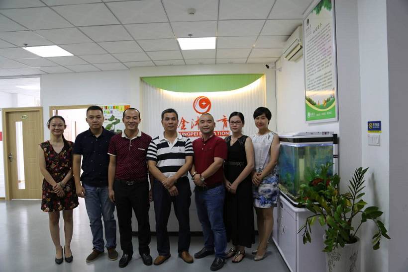 致公黨廣西區委陳金國秘書(shū)長(cháng)與金沛教育領(lǐng)導班子合影