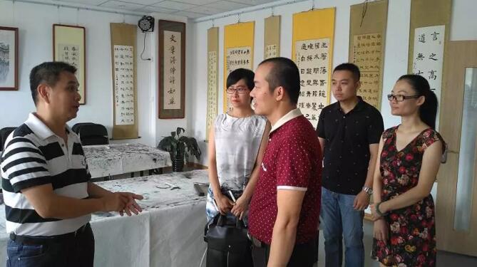 陳金國秘書(shū)長(cháng)參觀(guān)金沛教育書(shū)法教室